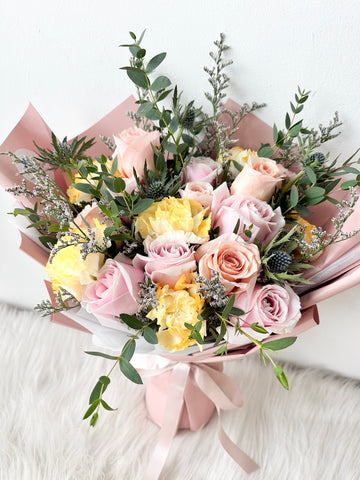 Madly in Love (Mixed Pink)- 12 stalks Roses Bouquet